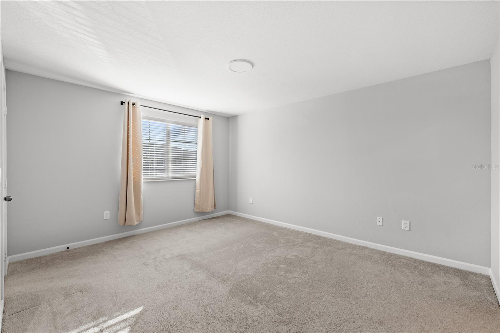 HIDDEN LAKE RESERVE - Residential Lease