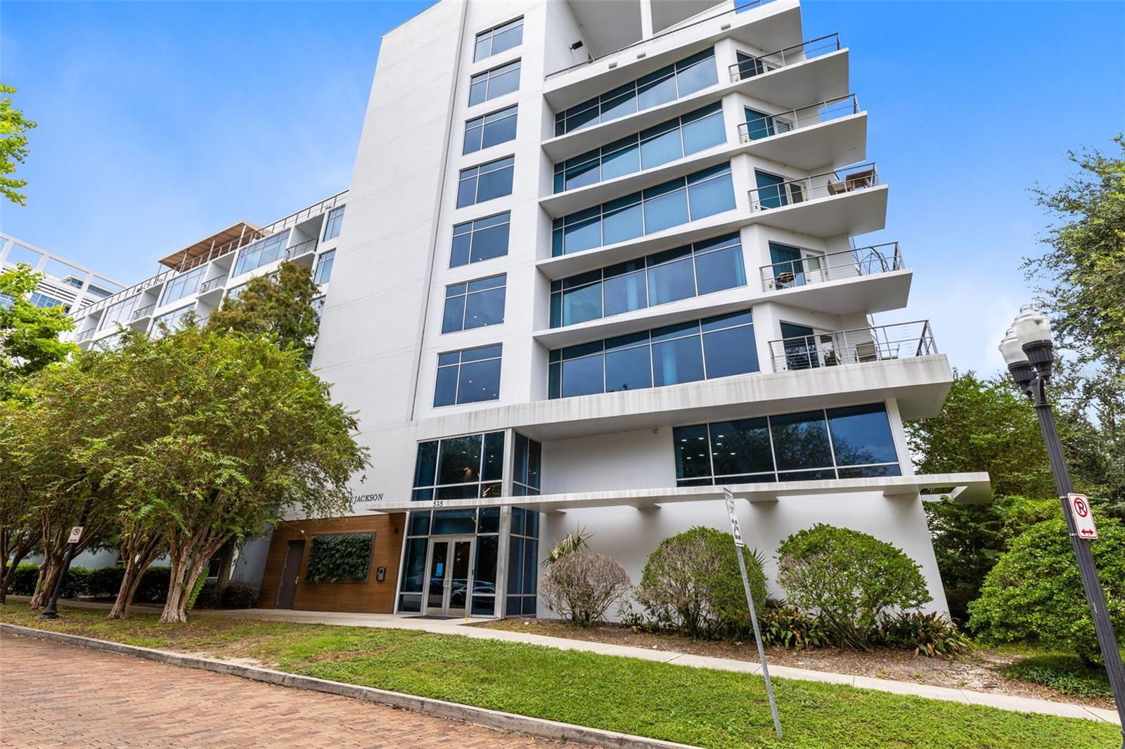 525 E JACKSON STREET 601