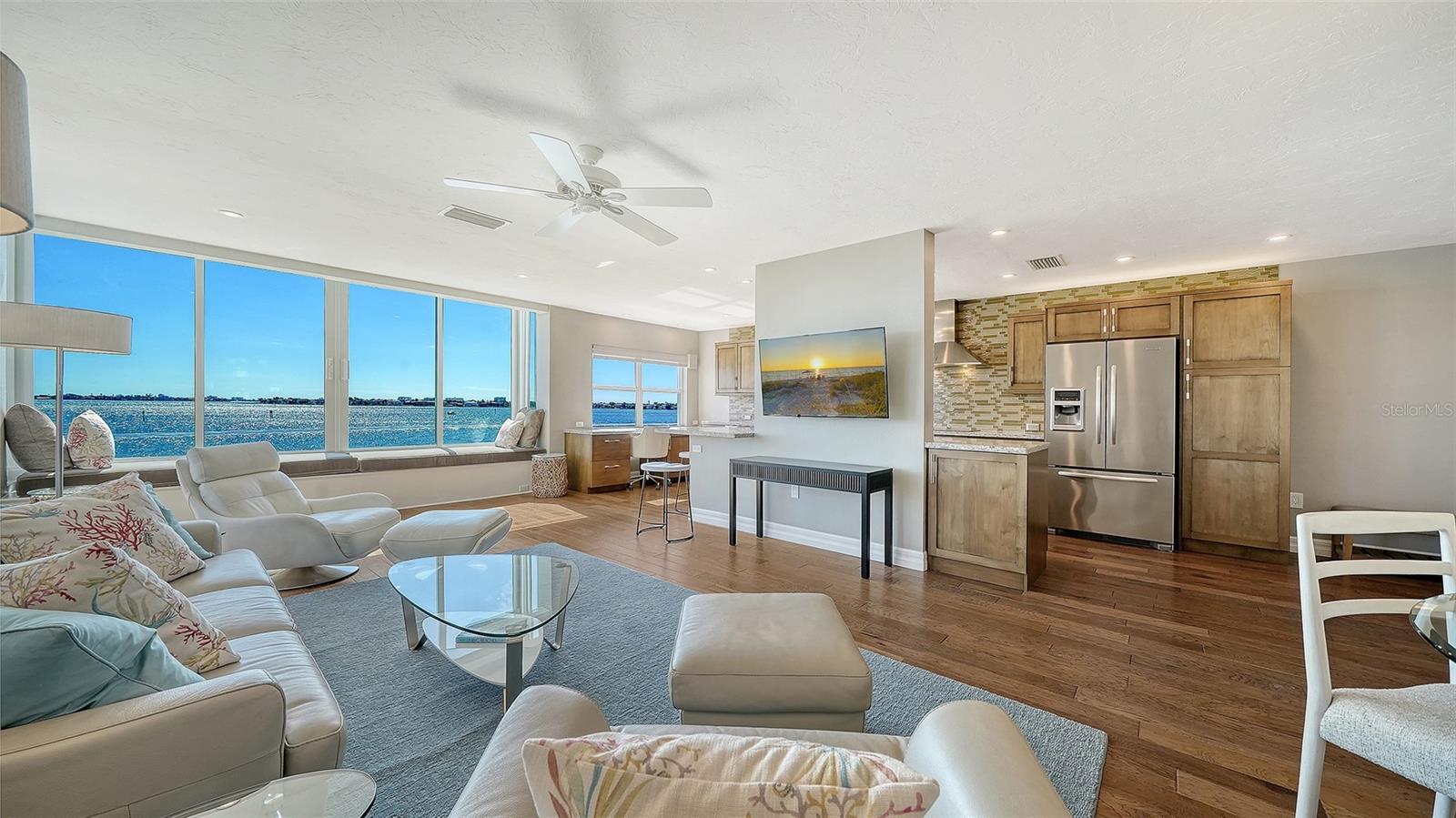 HARBOR HOUSE SOUTH - Residential