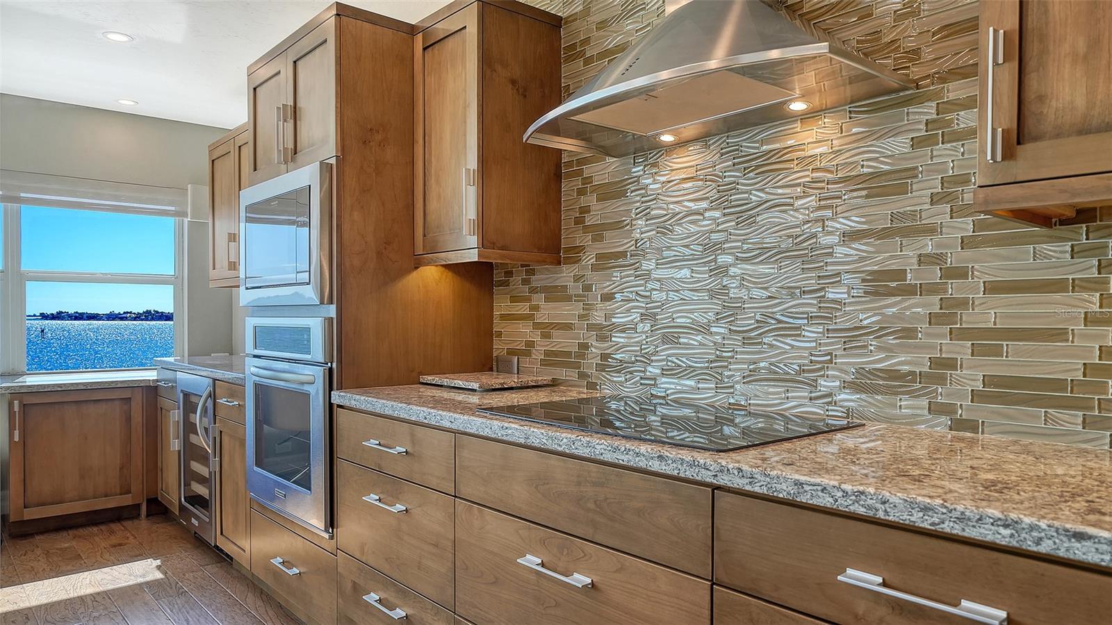 HARBOR HOUSE SOUTH - Residential