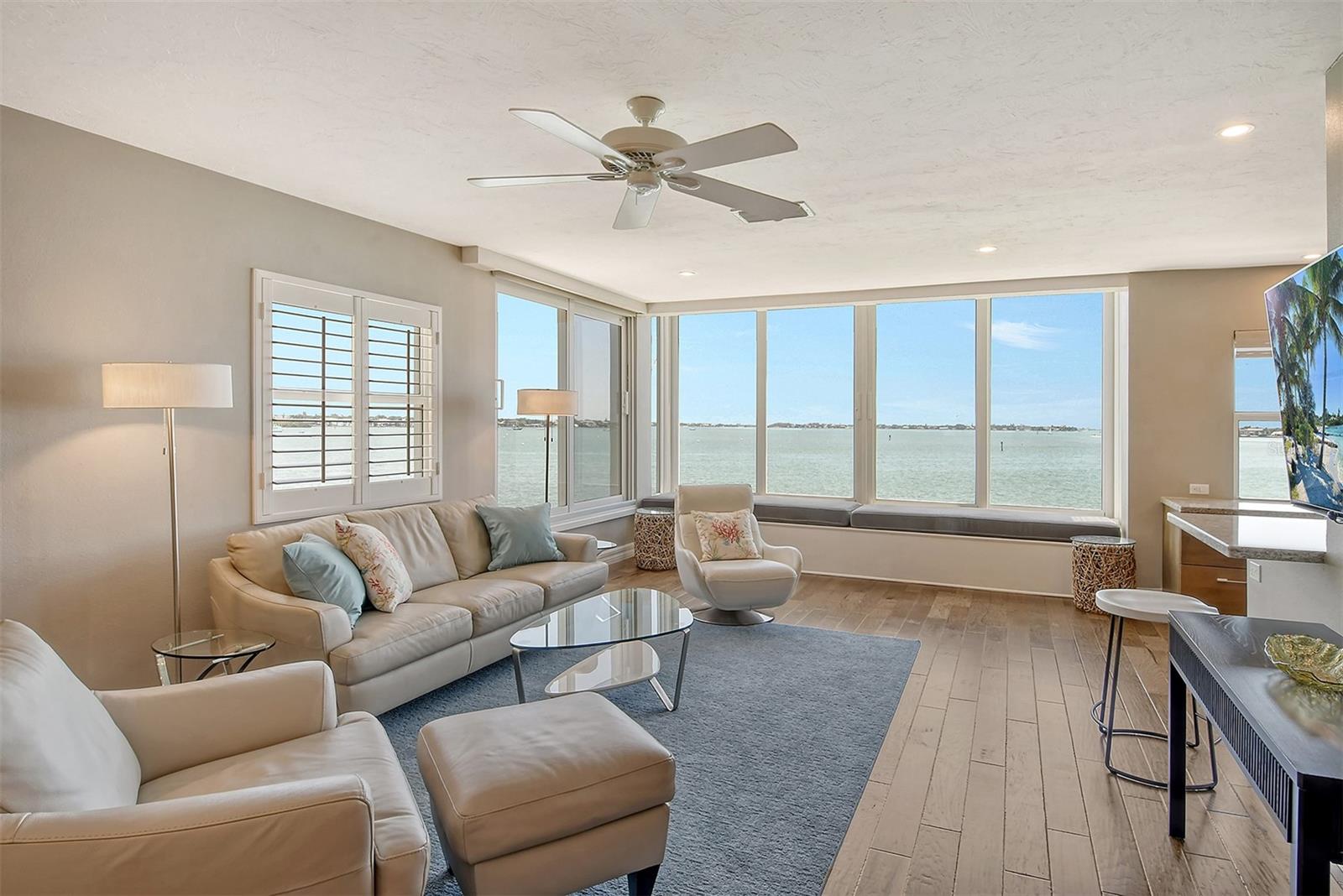 HARBOR HOUSE SOUTH - Residential