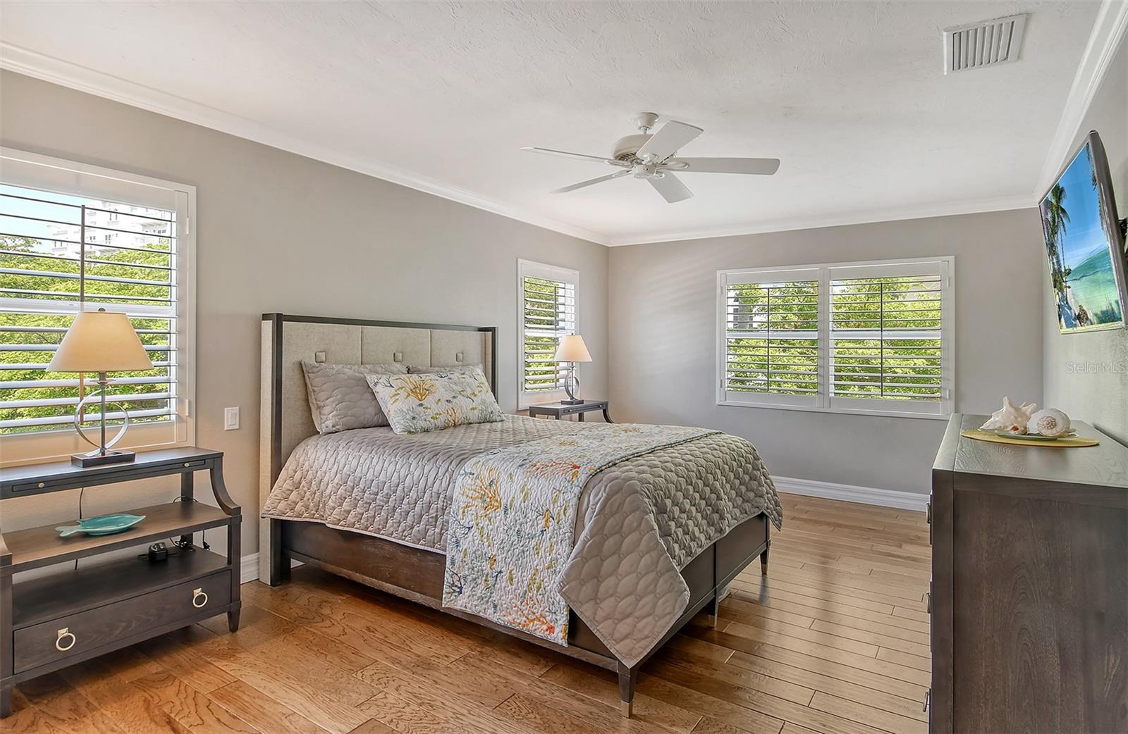 HARBOR HOUSE SOUTH - Residential