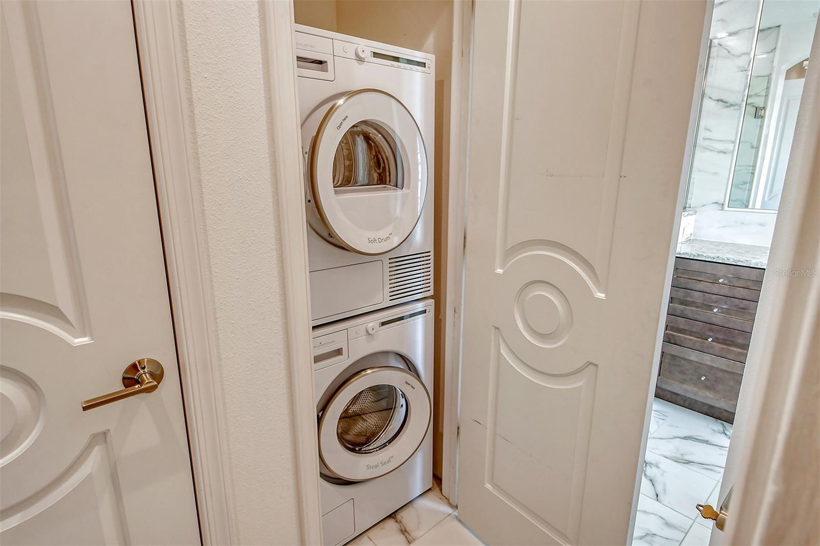 HARBOR HOUSE SOUTH - Residential