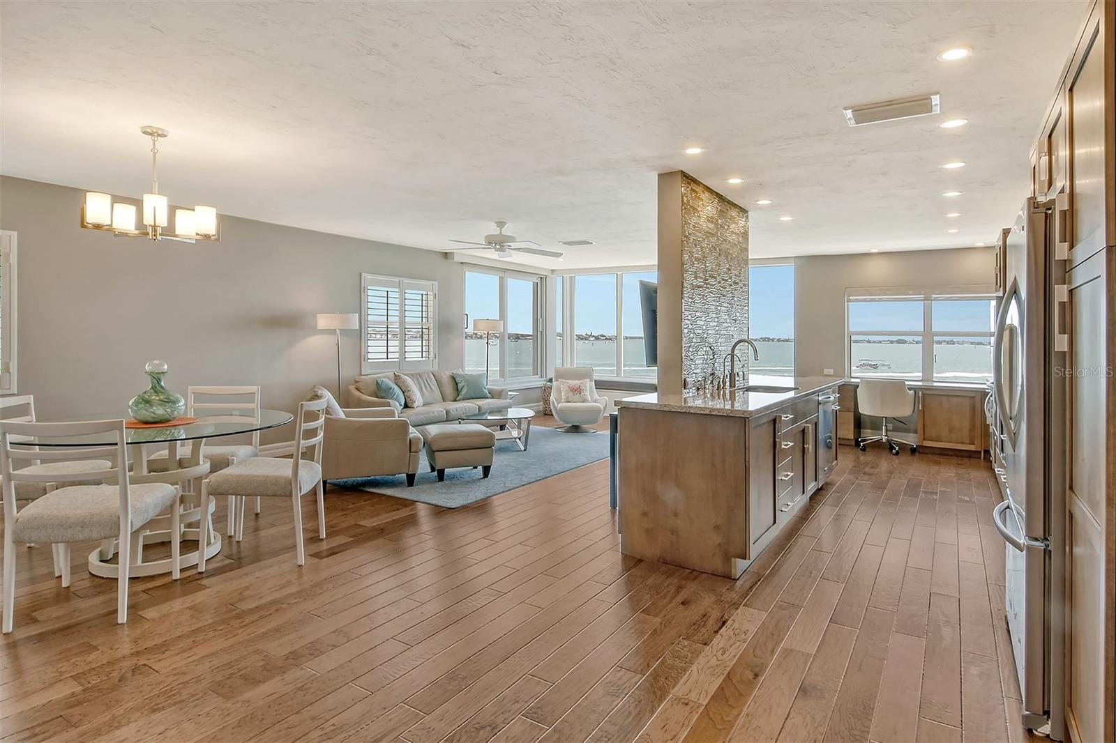 HARBOR HOUSE SOUTH - Residential