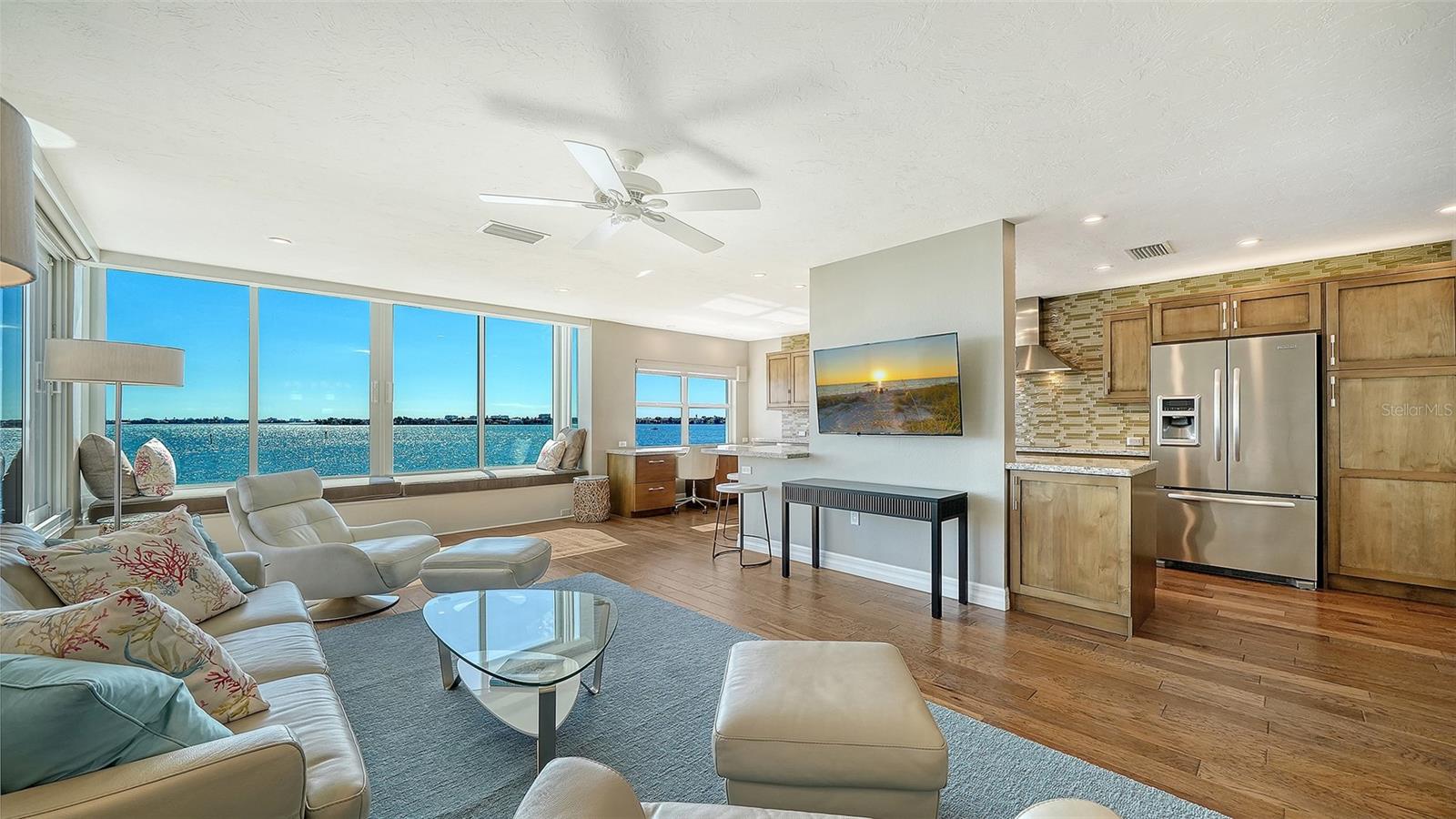 HARBOR HOUSE SOUTH - Residential