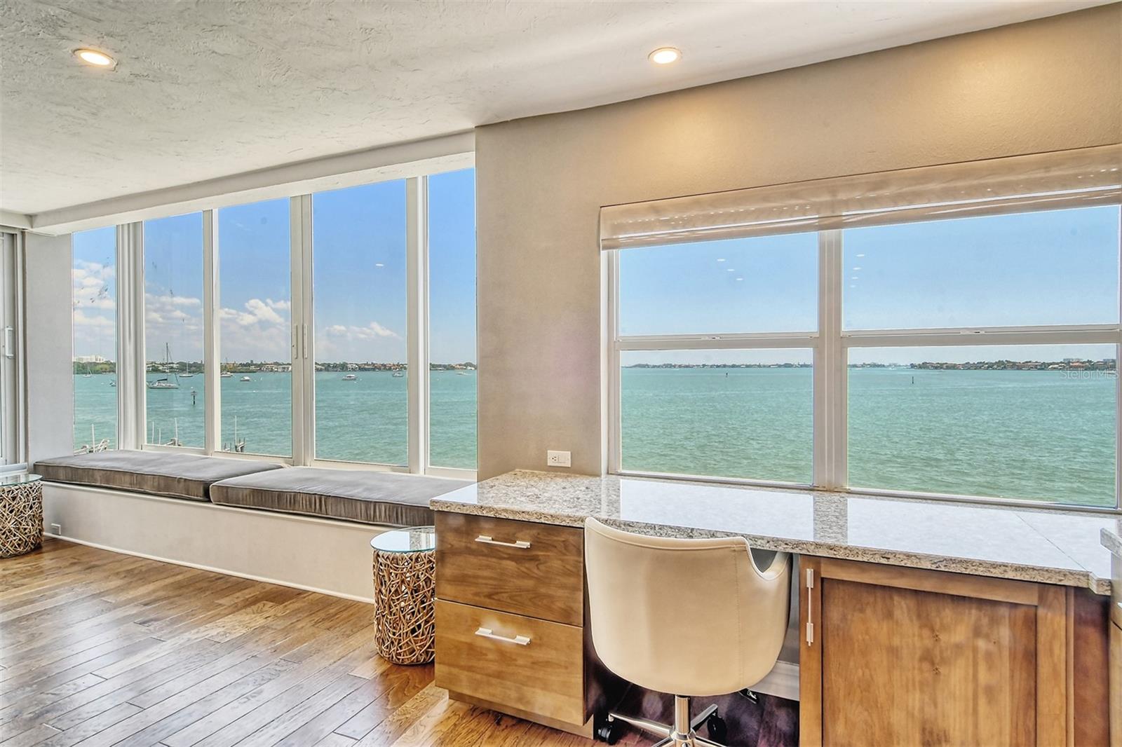 HARBOR HOUSE SOUTH - Residential