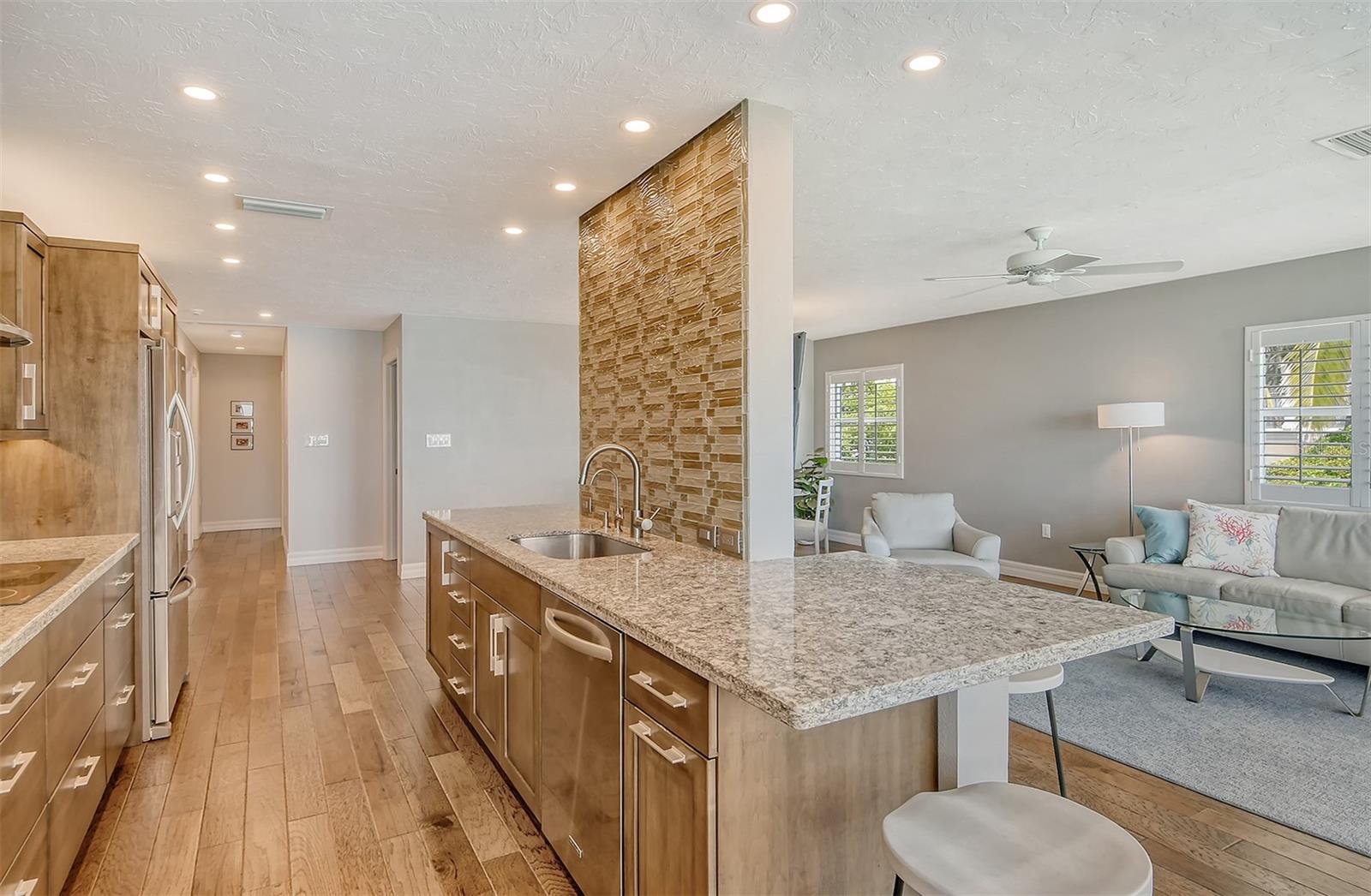 HARBOR HOUSE SOUTH - Residential