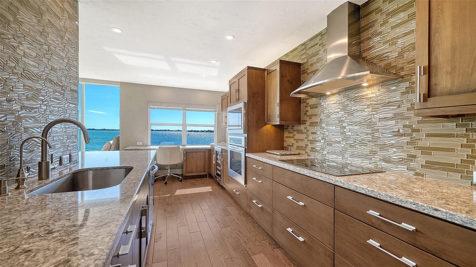 HARBOR HOUSE SOUTH - Residential