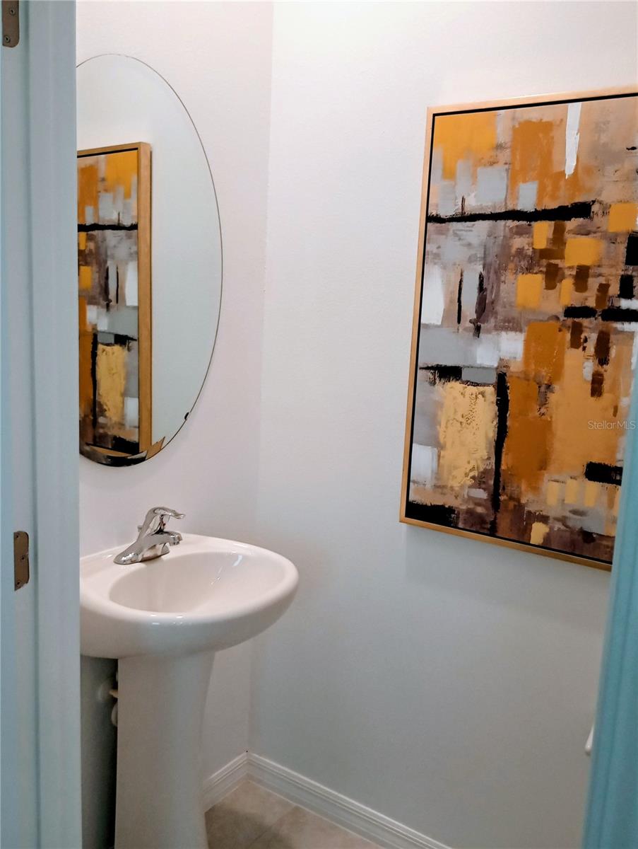 TOWNES/LK THOMAS PH 2 - Residential Lease