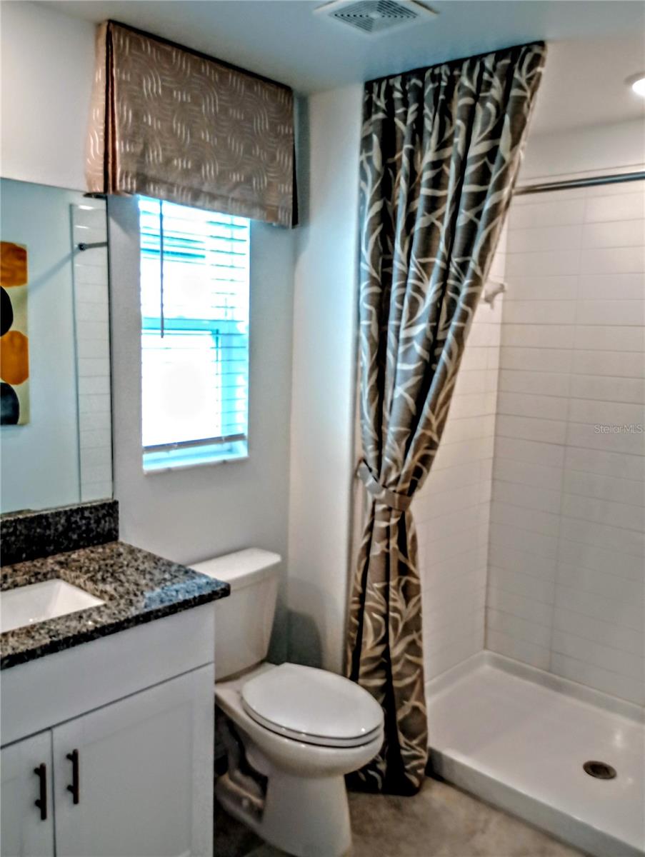 TOWNES/LK THOMAS PH 2 - Residential Lease