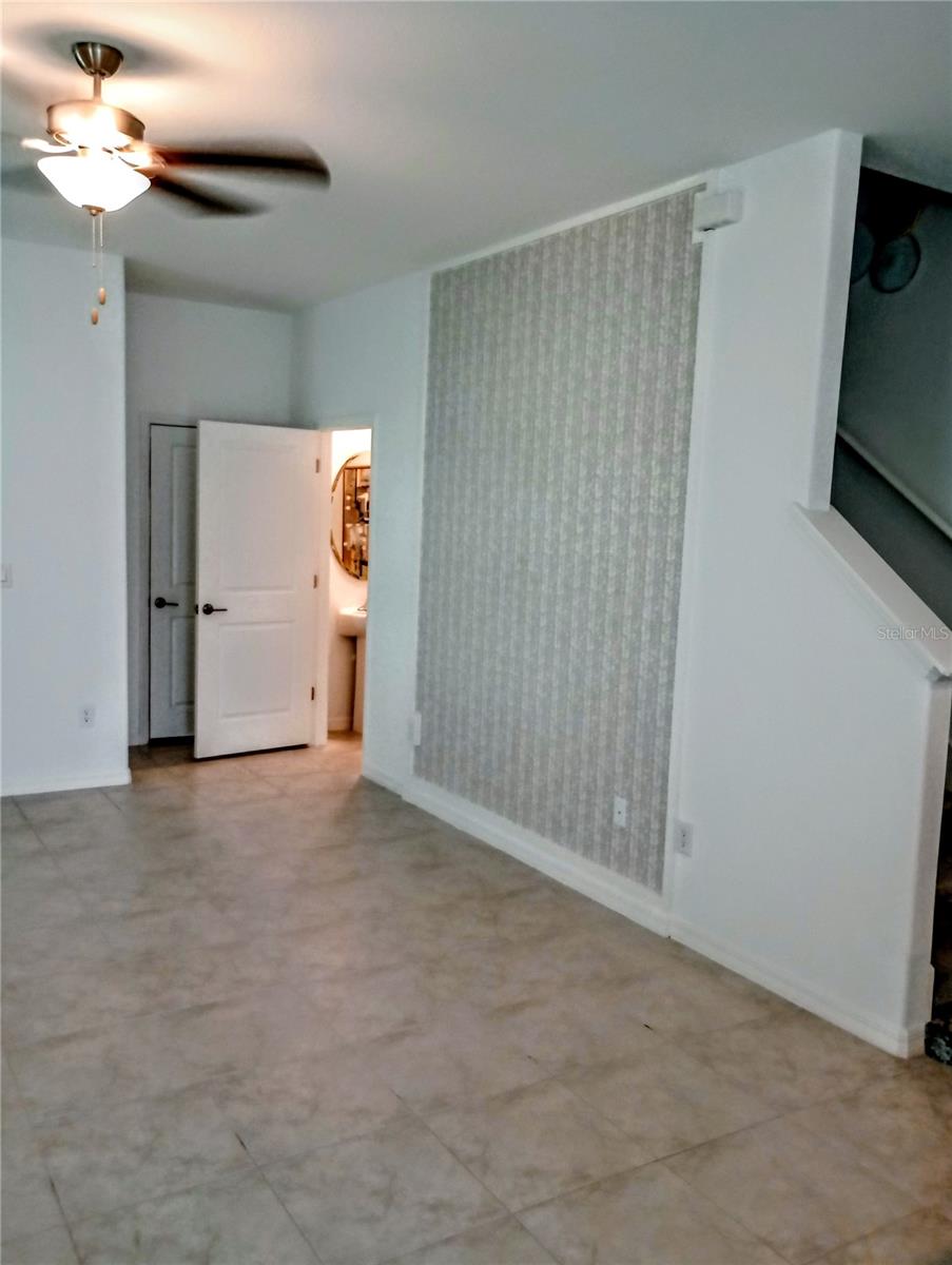 TOWNES/LK THOMAS PH 2 - Residential Lease