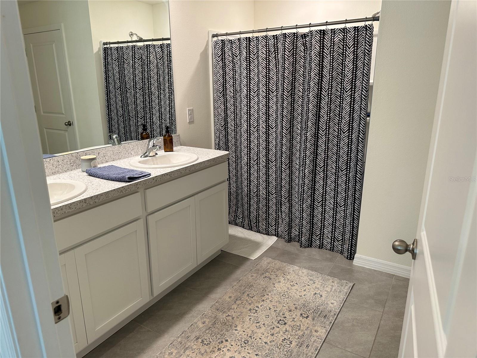 SUWANNEE LAKESIDE PH 1 - Residential Lease