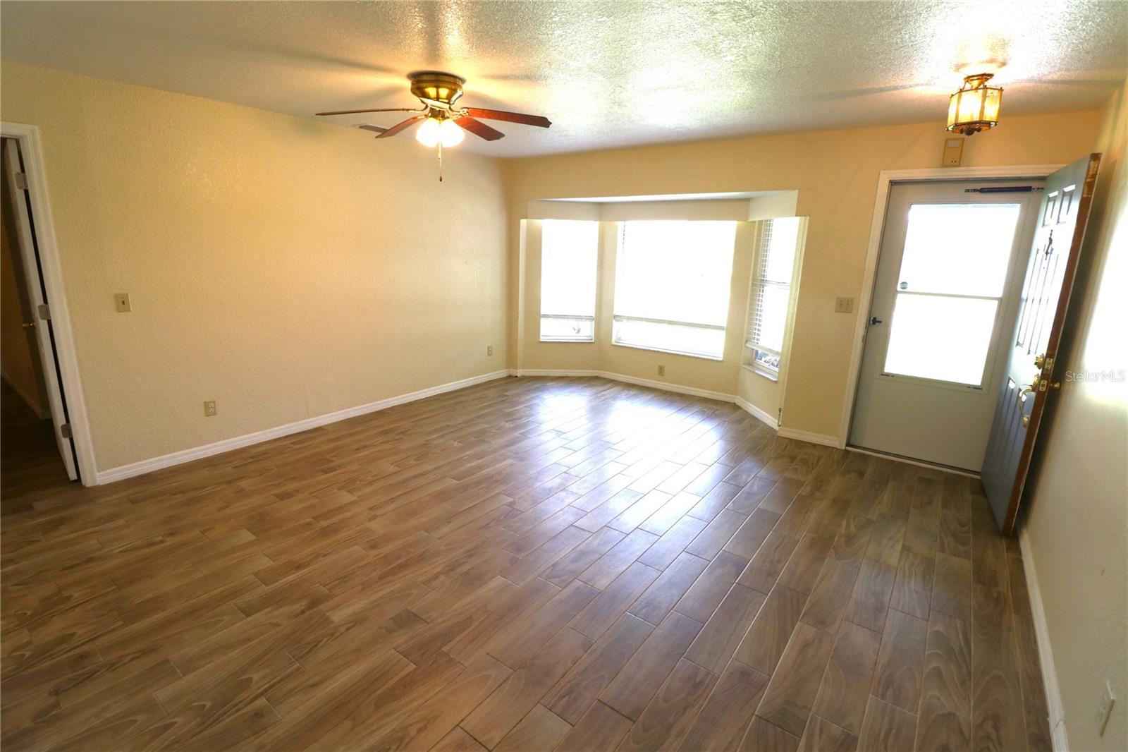 1023 REDBUD CIRCLE
