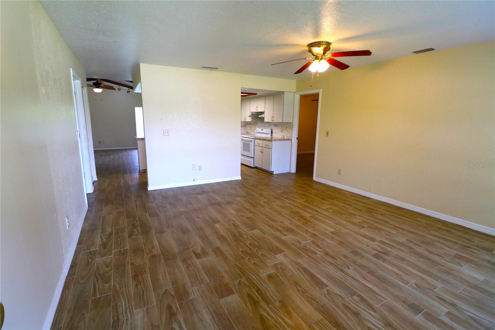 1023 REDBUD CIRCLE