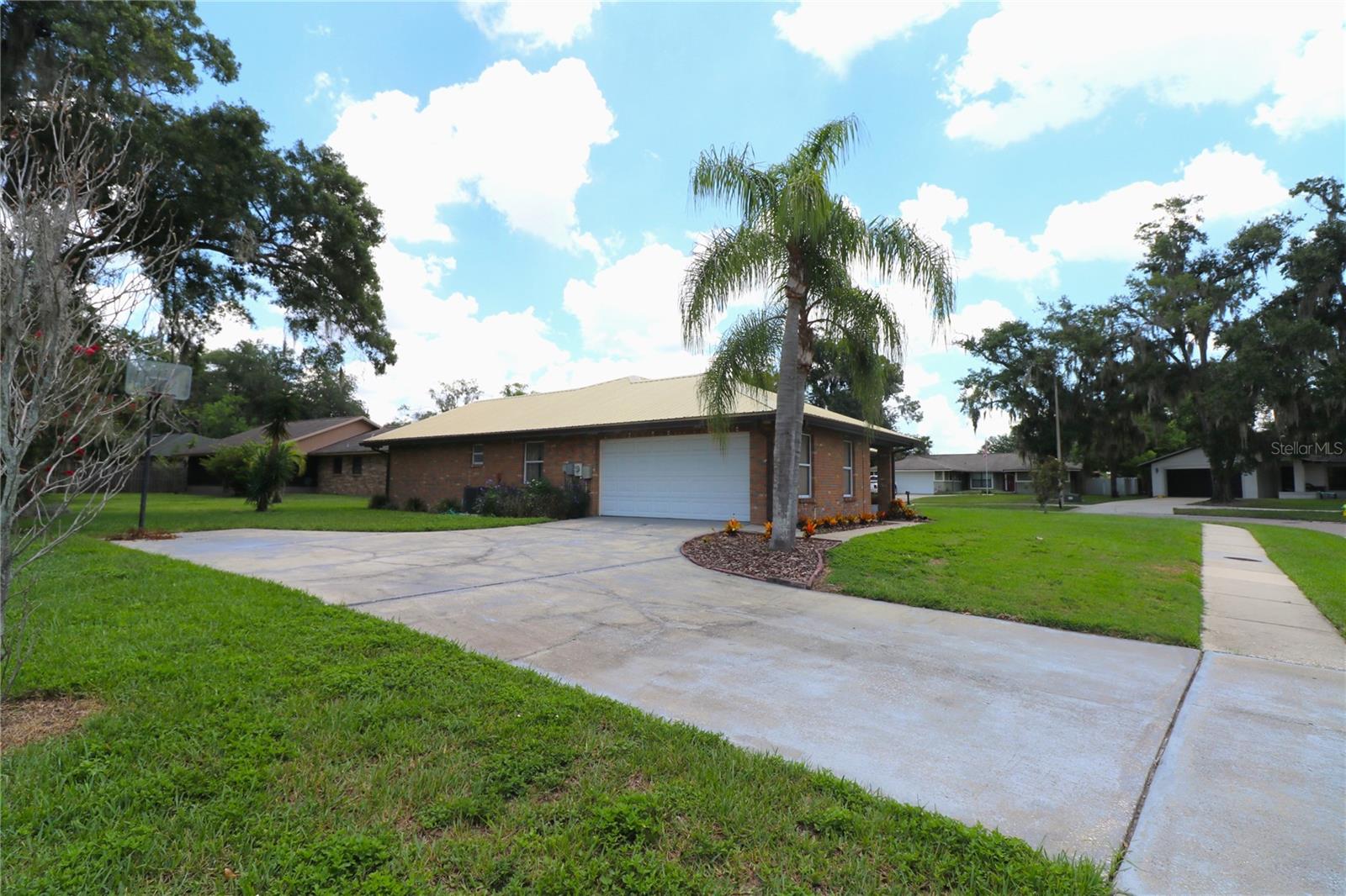 1023 REDBUD CIRCLE