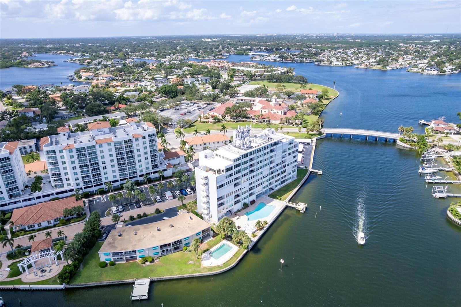 BRIGHTWATERS TOWER OF SNELL ISLE - Residential