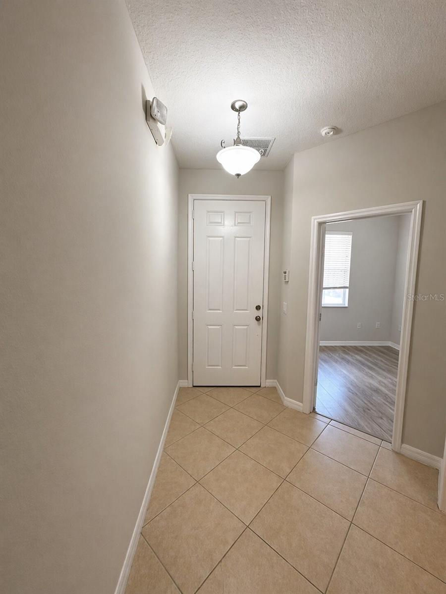 CRESTWYND BAY - Residential Lease