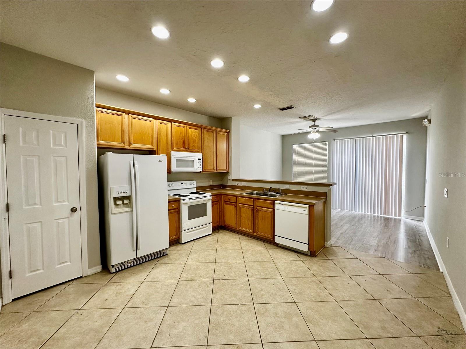 CRESTWYND BAY - Residential Lease