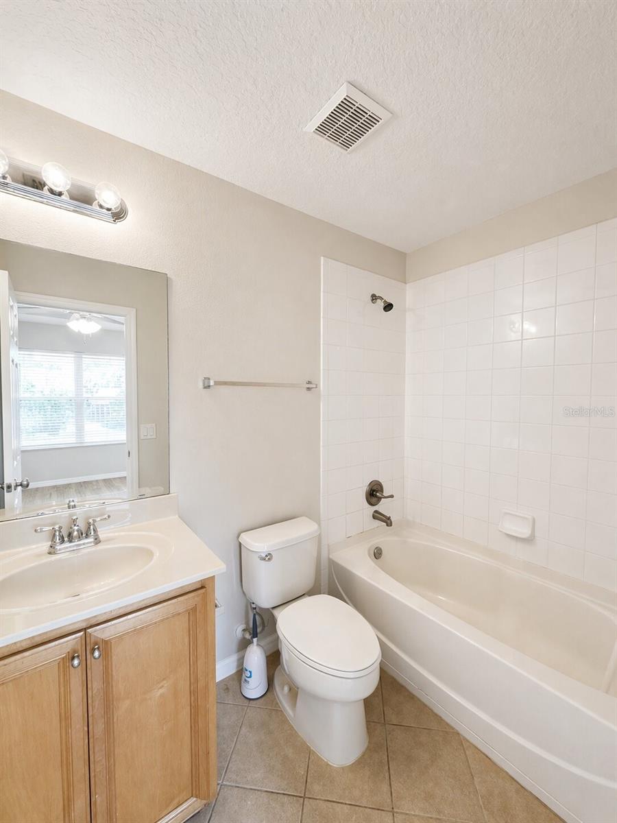 CRESTWYND BAY - Residential Lease