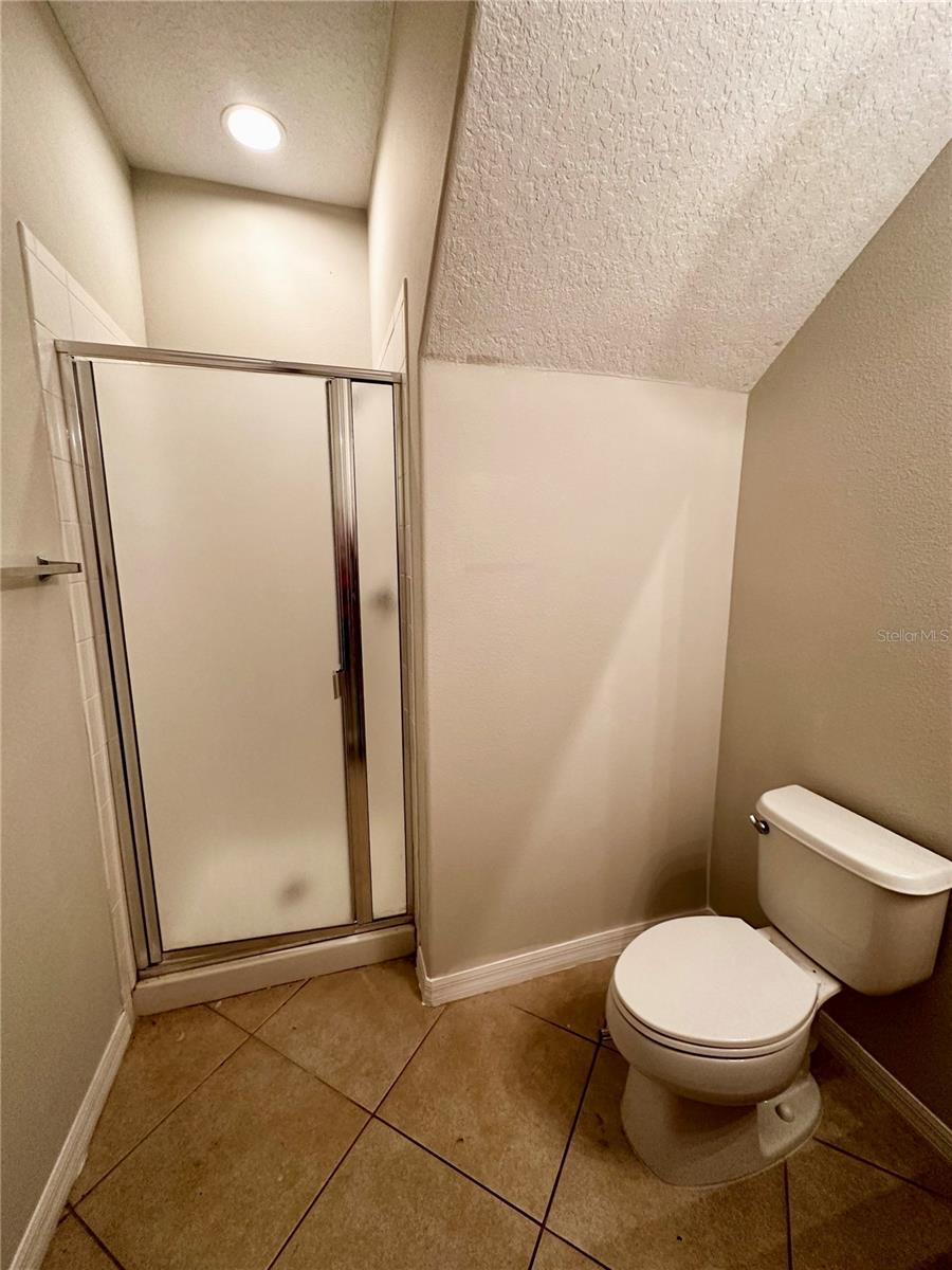 CRESTWYND BAY - Residential Lease