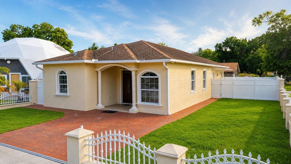 Photo of 6922 N Hale Avenue, Tampa, FL 33614 (MLS # TB8531324)