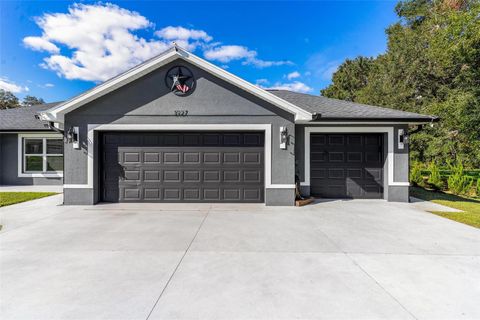 A home in LADY LAKE