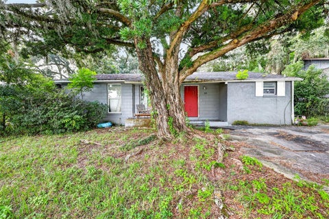 Photo of 1515 Crest Avenue, Leesburg, FL 34748 (MLS # OM734915)