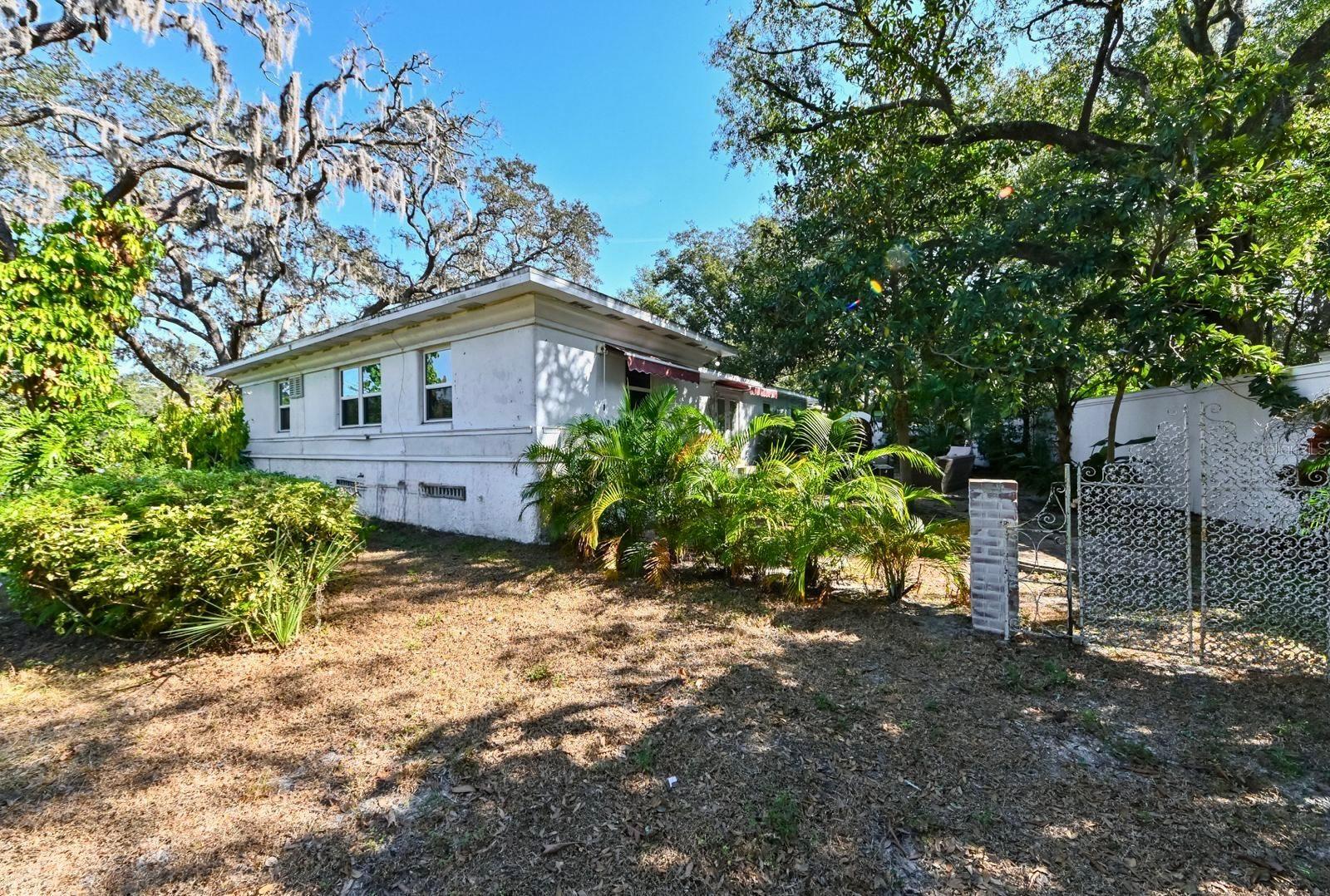 TEMPLE TERRACE ESTATES SEC 22 - Residential Lease