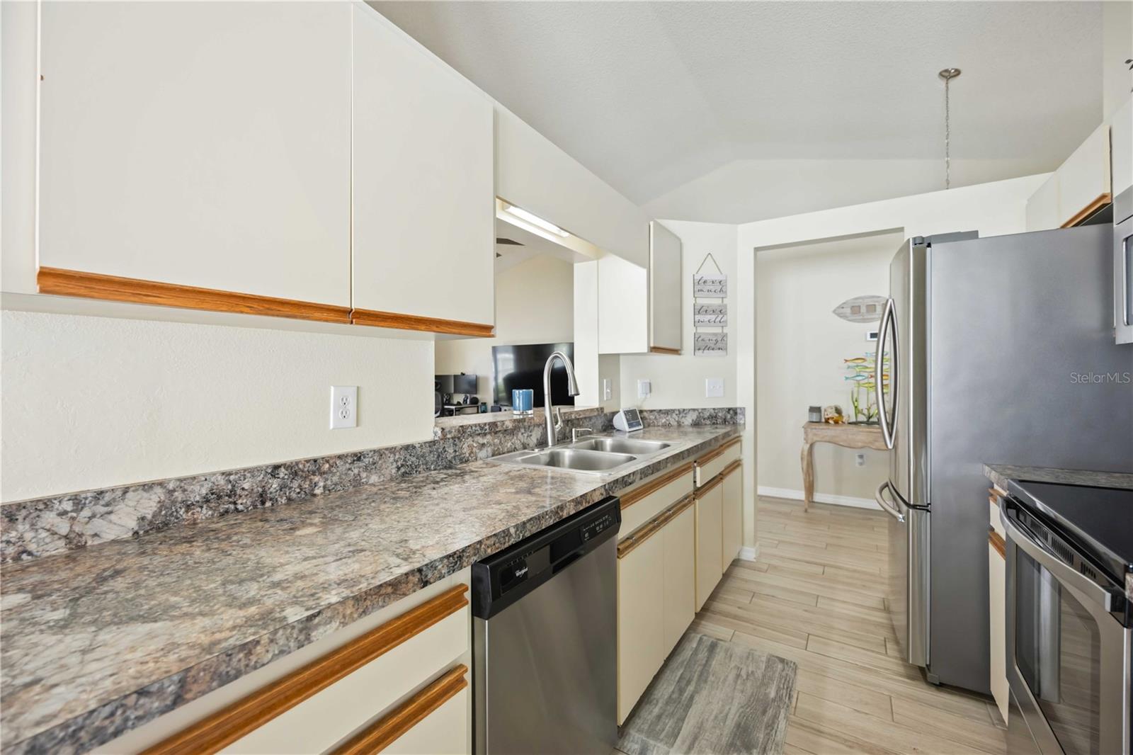 THE VILLAGES OF LAKESIDE SOUTH PHIII REV - Residential