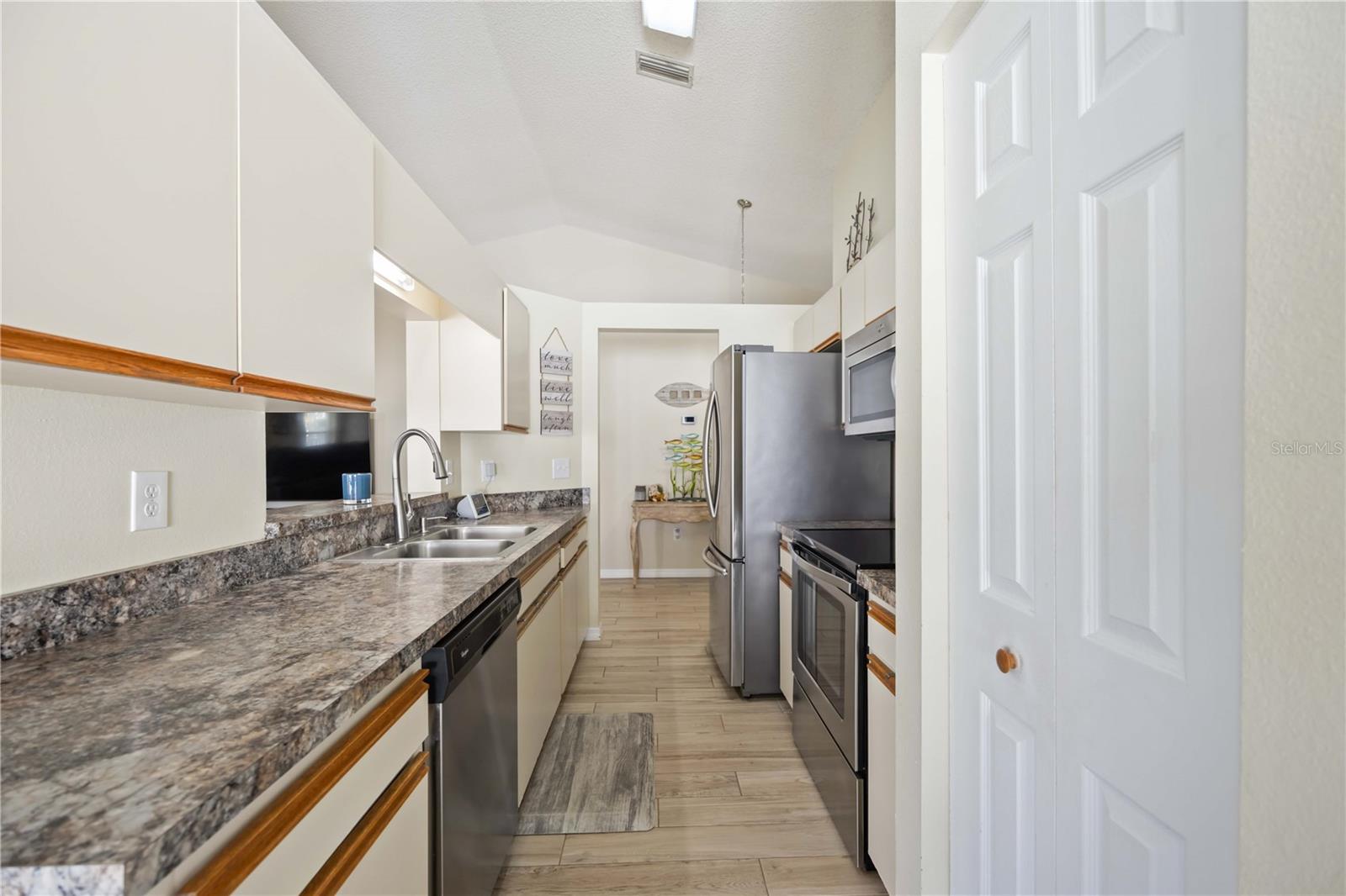 THE VILLAGES OF LAKESIDE SOUTH PHIII REV - Residential