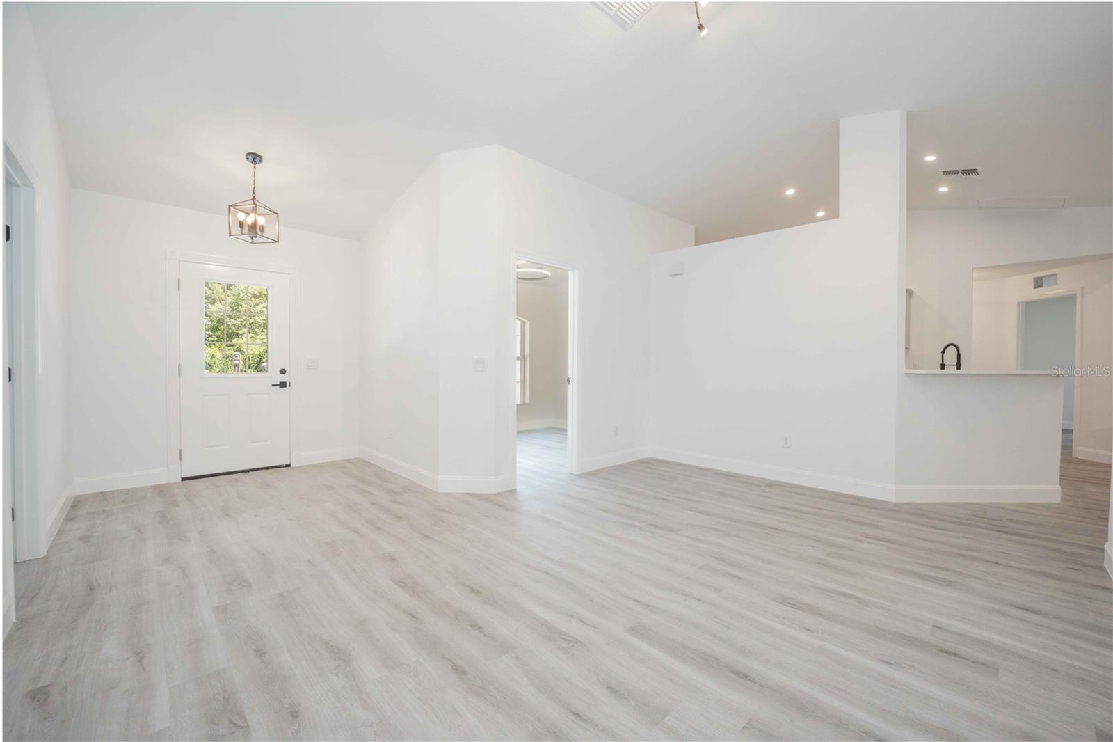 ORANGE BLOSSOM HILLS UN 01 - Residential Lease