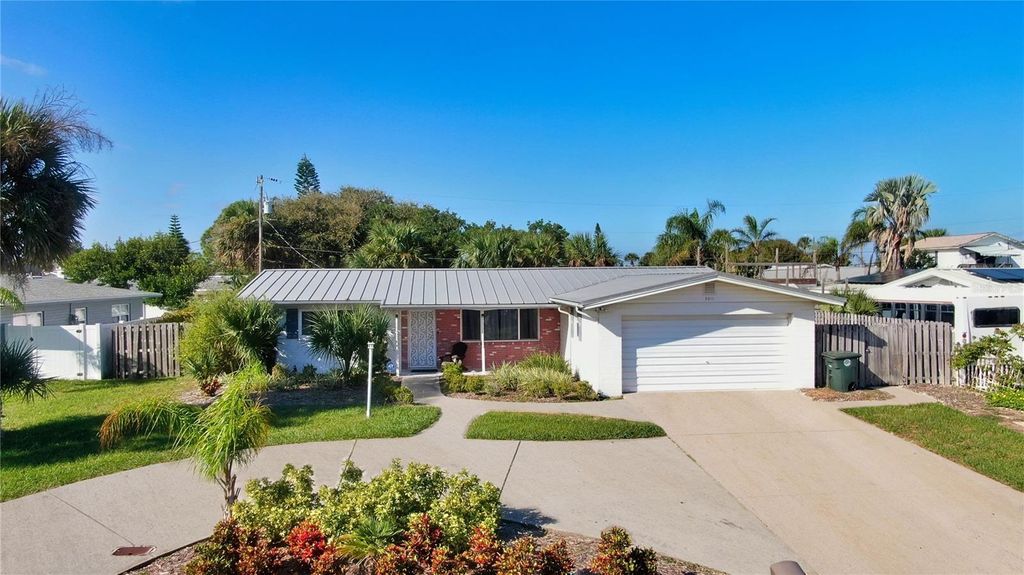 Photo of 3011 N Oleander Avenue, Daytona Beach, FL 32118 (MLS # O6355427)