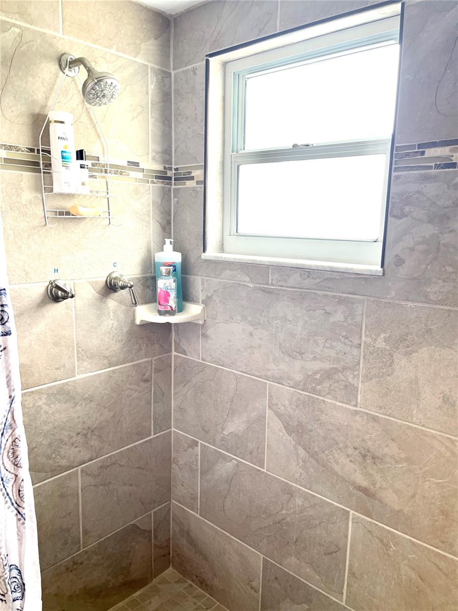 HAMILTON HOUSE THE CONDO - Residential Lease