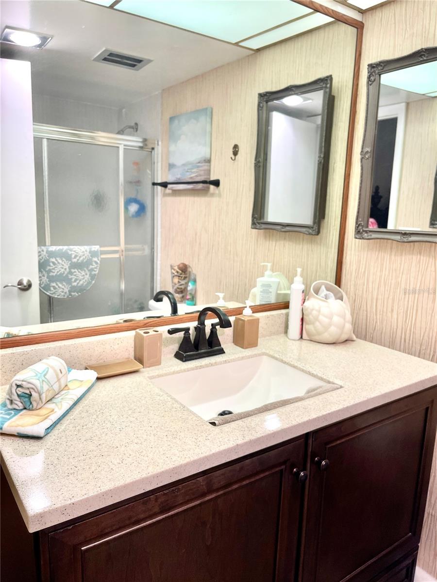 HAMILTON HOUSE THE CONDO - Residential Lease