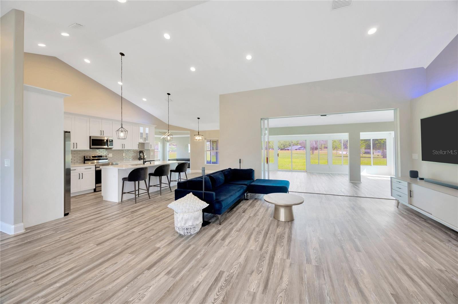 599 E CHARLESTON COURT