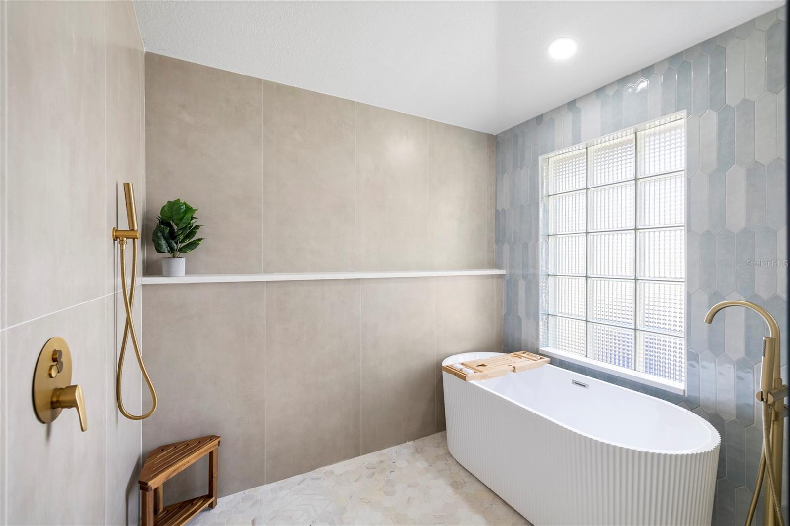 CHAPMAN MANORS - Residential