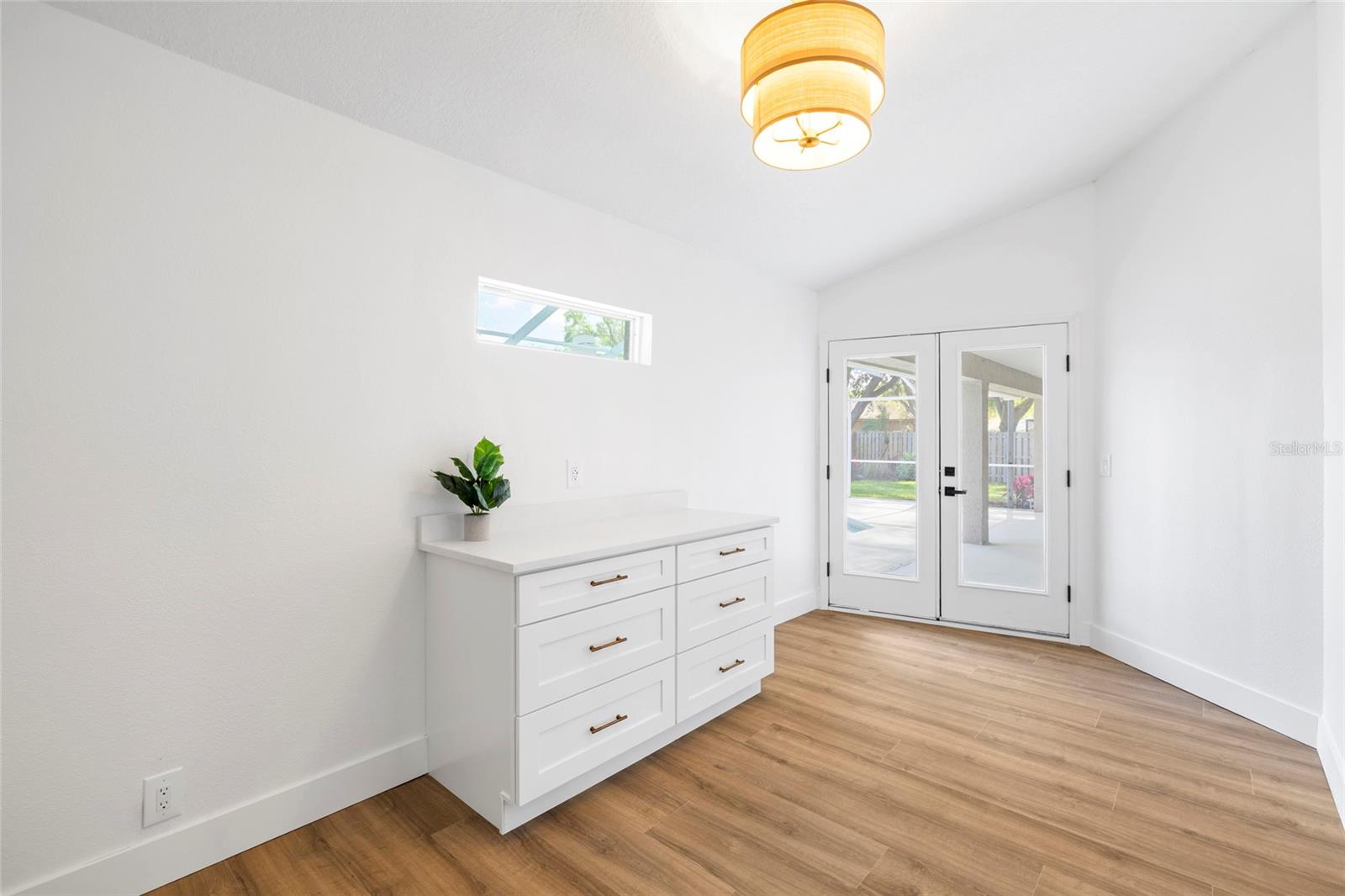 CHAPMAN MANORS - Residential