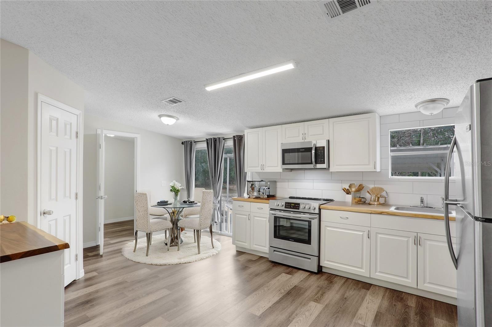 UNIVERSITY OAKS MANOR - Residential