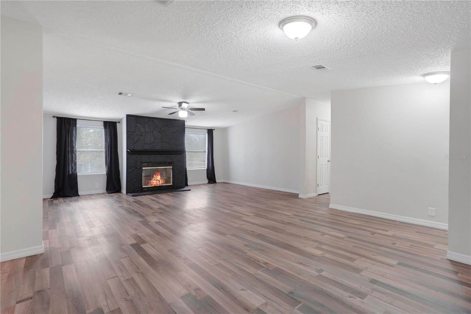 UNIVERSITY OAKS MANOR - Residential