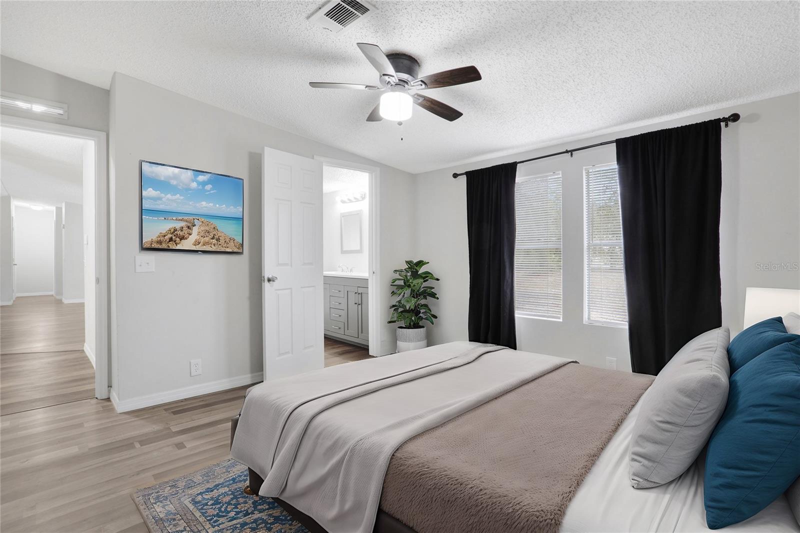 UNIVERSITY OAKS MANOR - Residential