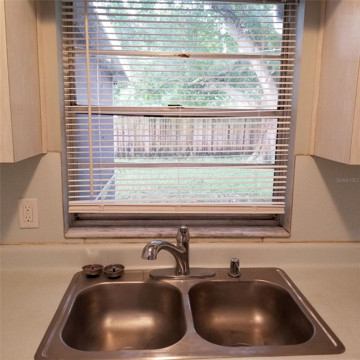 TOWN'N COUNTRY PARK UNIT N O 20 LOT 14 BLOCK 46 - Residential Lease