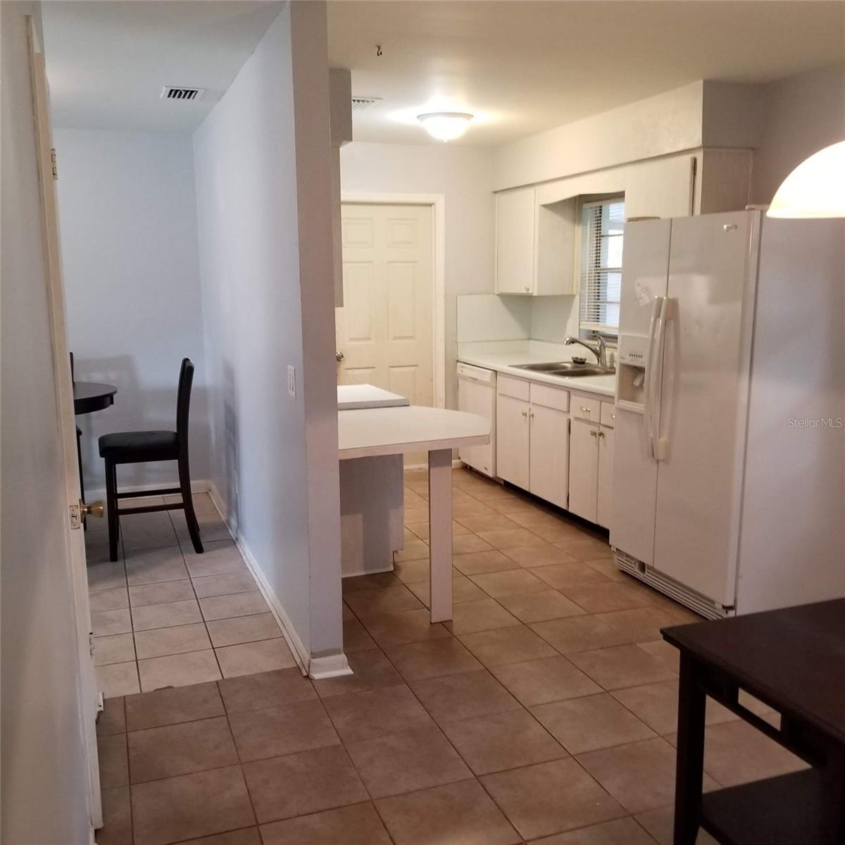 TOWN'N COUNTRY PARK UNIT N O 20 LOT 14 BLOCK 46 - Residential Lease