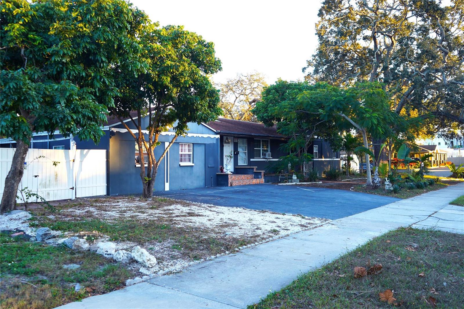 ROSS OAKS - Residential