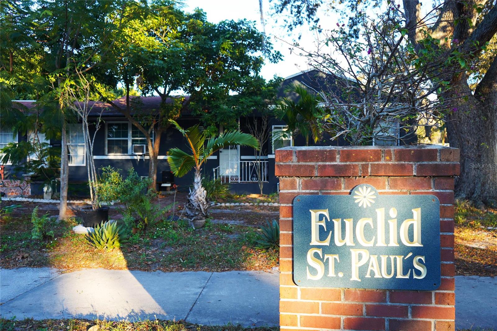 ROSS OAKS - Residential