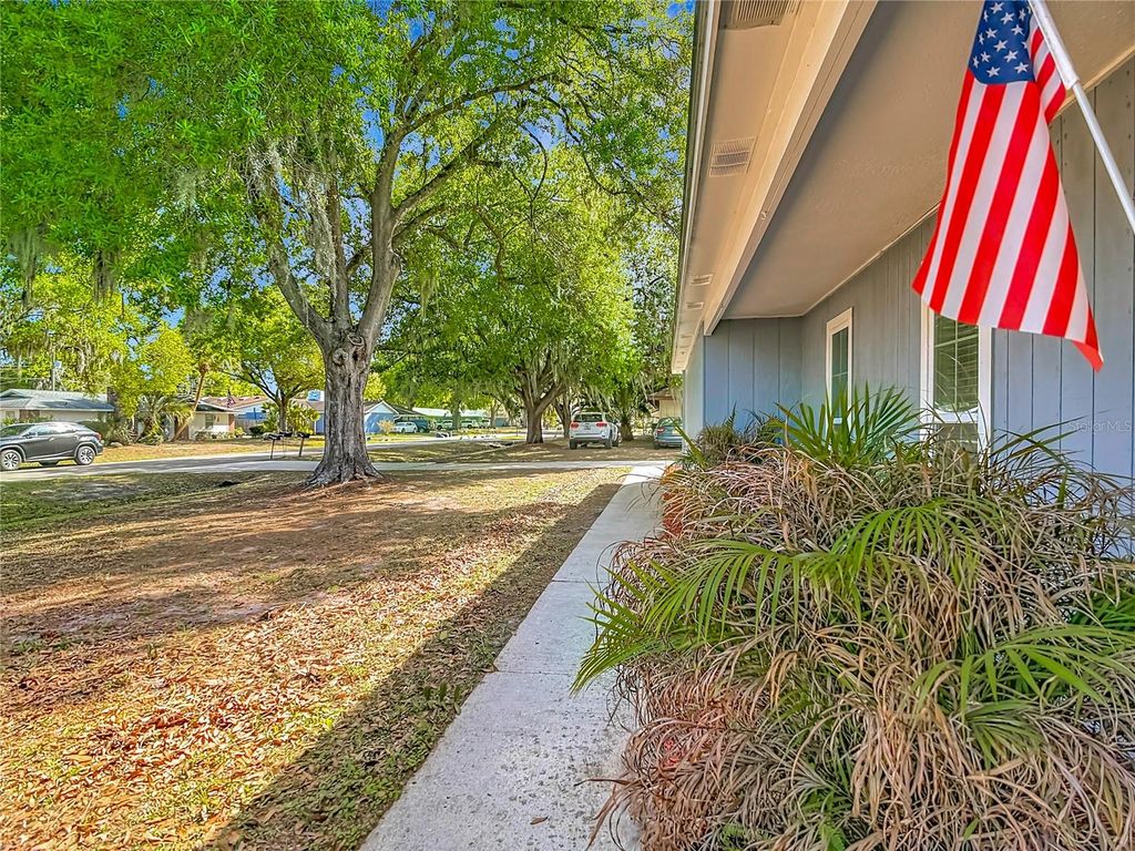 Photo of 3510 Dove Lane, Mulberry, FL 33860 (MLS # L4960423)