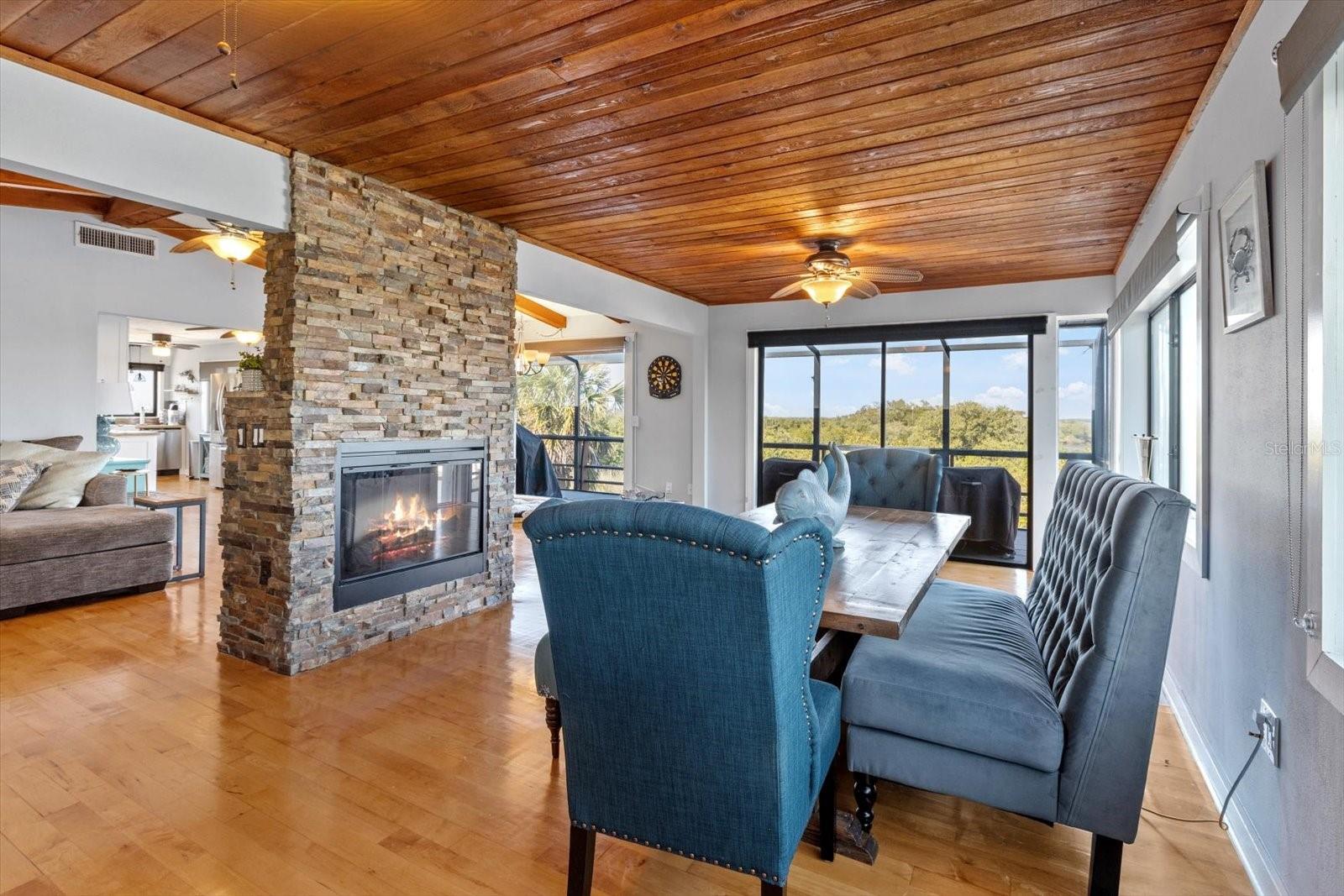 605 N LAKE CIRCLE