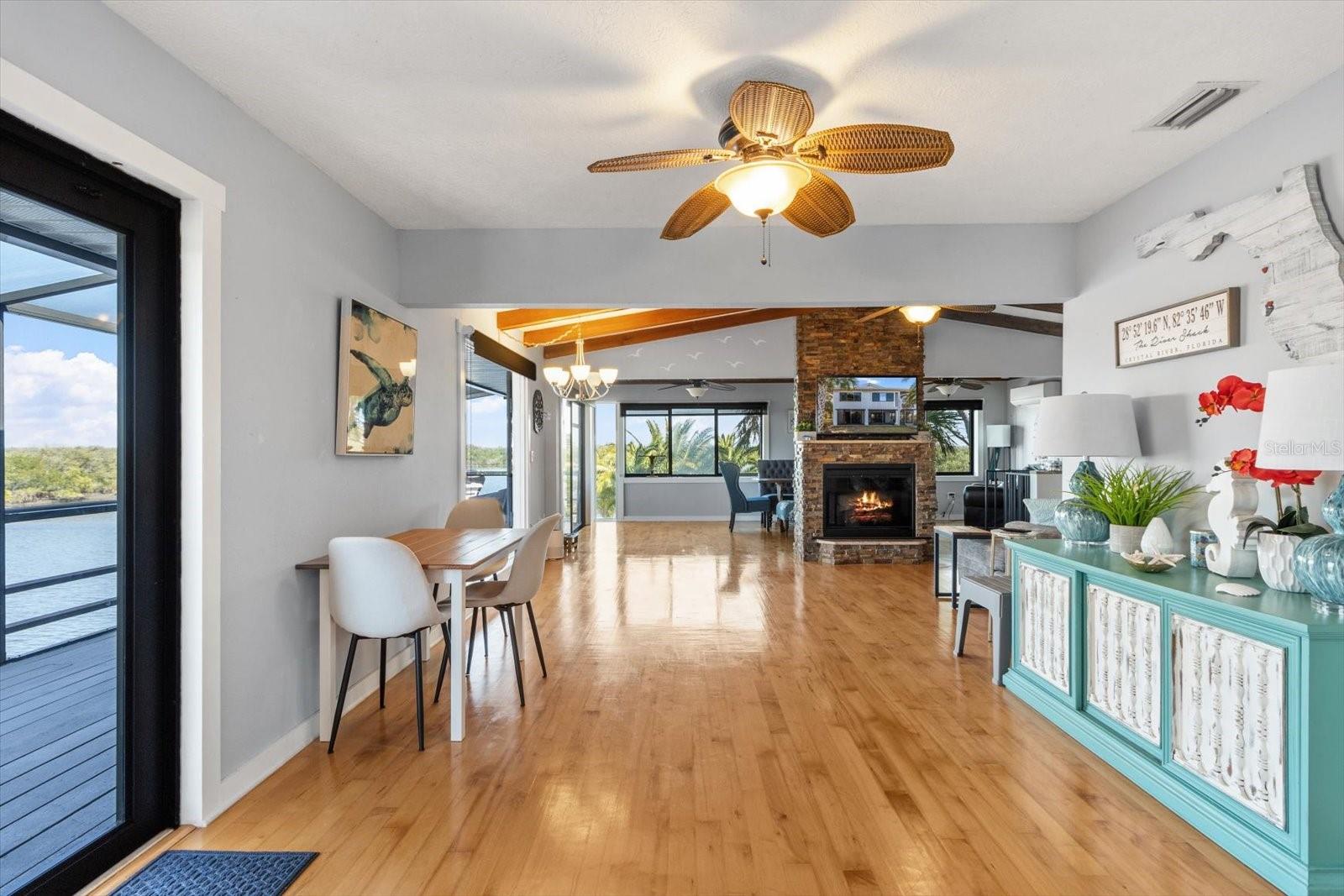605 N LAKE CIRCLE