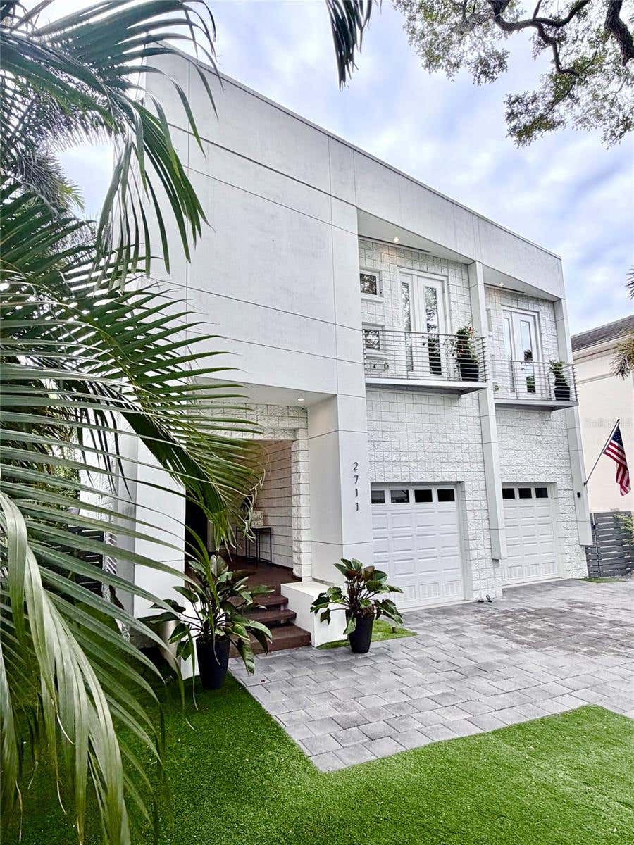 Photo of 2711 W Trilby Avenue, Tampa, FL 33611 (MLS # TB8513157)