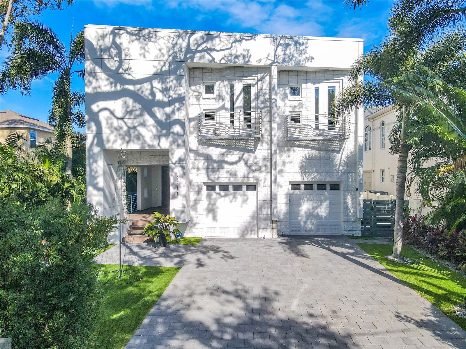 2711 W TRILBY AVENUE