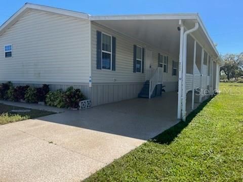 A home in PALMETTO